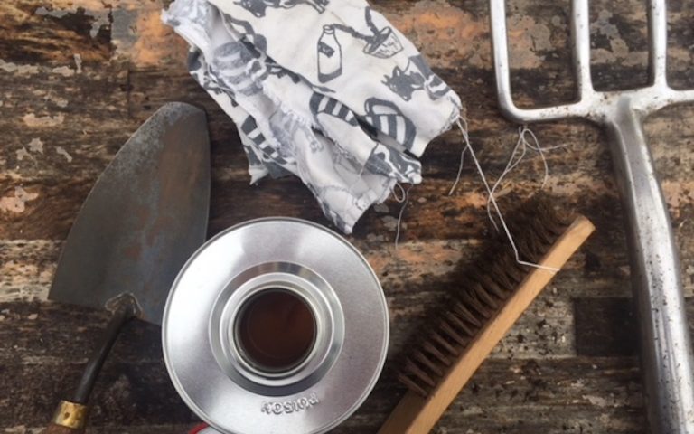 Cleaning garden tools